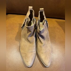 Dolce Vita Women’s beige Suede Booties.